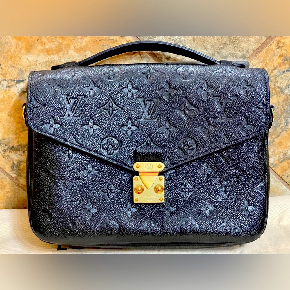 Louis Vuitton Pochette Metis - Monogram Empreinte Leather in Noir